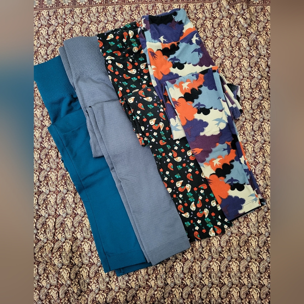 Women's Leggings: Lot of 4 Pair